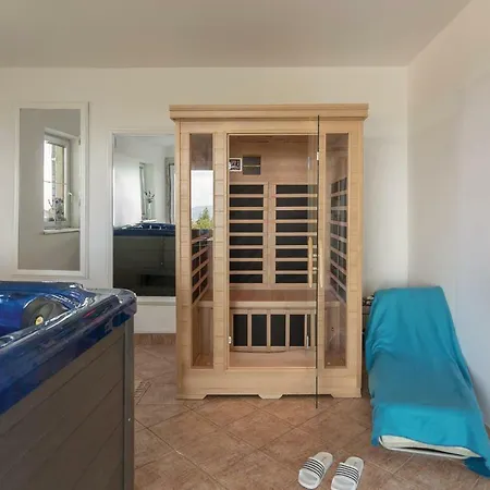 Three-bedroom Holiday In Ferienhaus Store